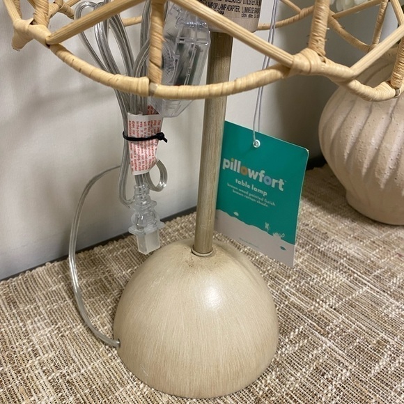 NWT PILLOWFORT RATTAN AND WOOD LAMP - Picture 3 of 5